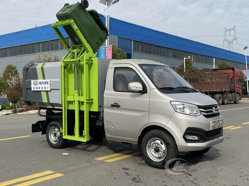 長(zhǎng)安3方側(cè)裝掛桶壓縮式垃圾車(chē)