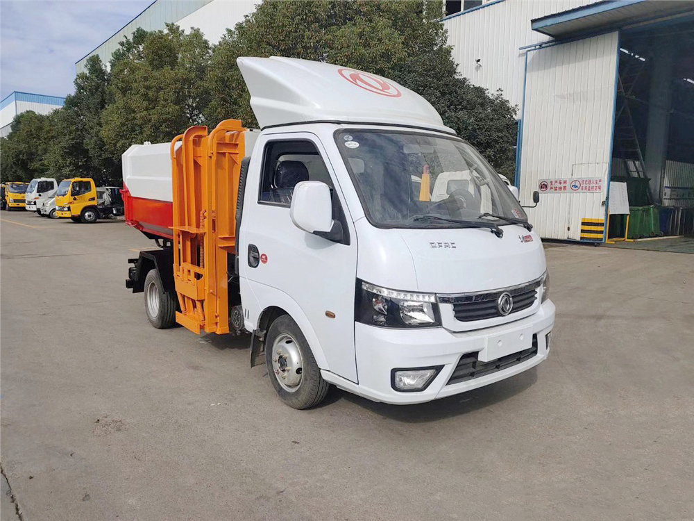 藍(lán)牌東風(fēng)途逸3-4方側(cè)裝掛桶式垃圾車(chē)